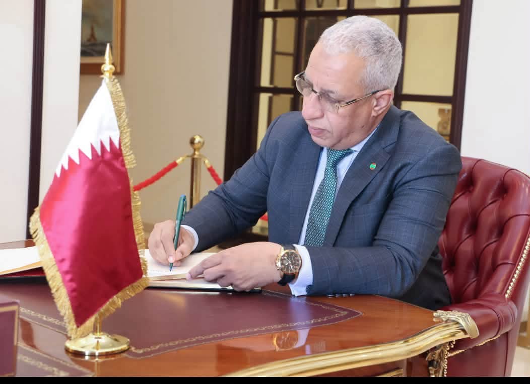 السفير الموريتاني بالسعودية يقدم واجب العزاء لسفارة دولة قطر الشقيقة بالرياض ويدون في سجل التعازي