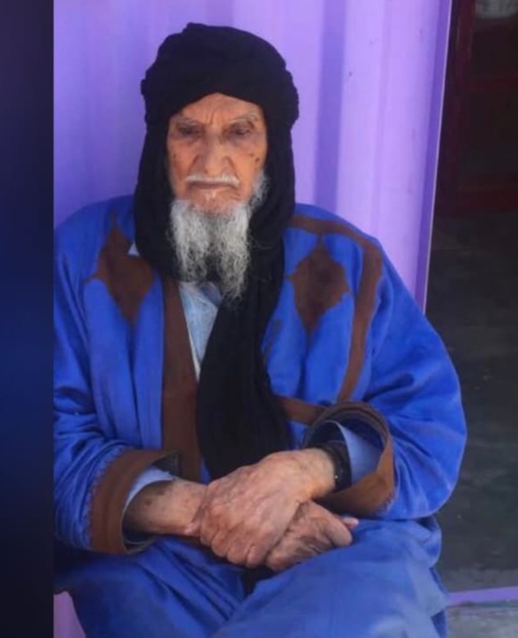 مدير الحروف الإخبارية يعزي الشيخ المباركي في وفاة والده